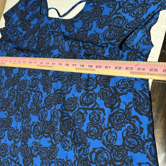 Torrid Blue and Black Floral Women's Top - Picture 5 of 7